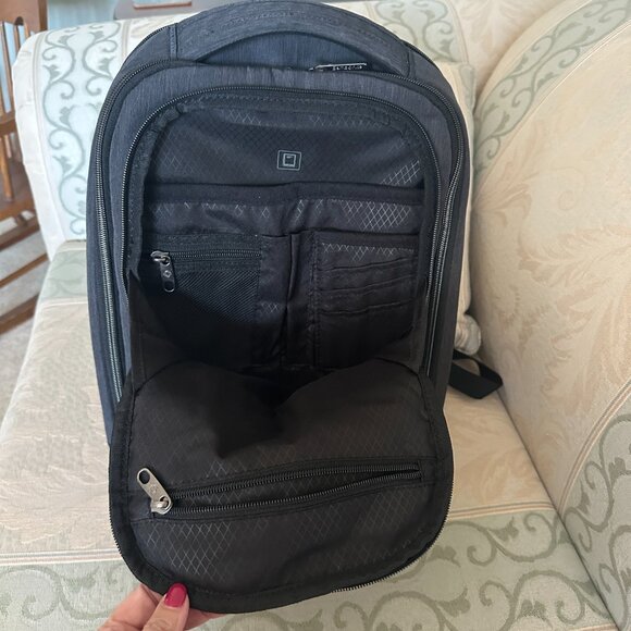 NWOT Samsonite Modern Utility Mini Laptop Backpack, Black - Picture 2 of 8